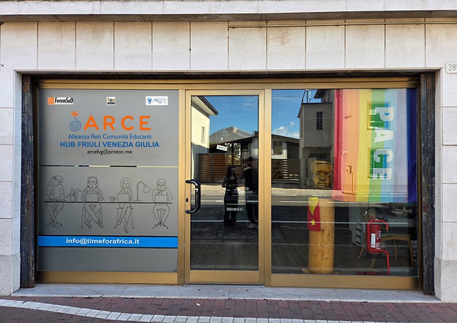 La vetrina della sede Arce FVG
